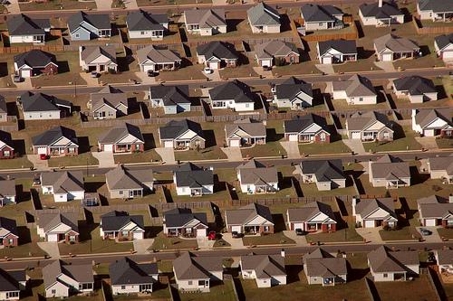 4 Mixité - Le rêve américain - Un quartier monofonctionnel de faible densité (environ 8 log - ha) en